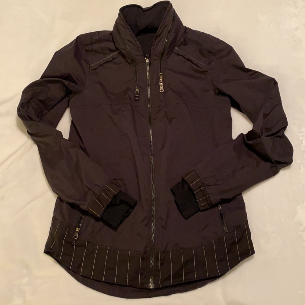 ❤️- Lululemon Light Jacket